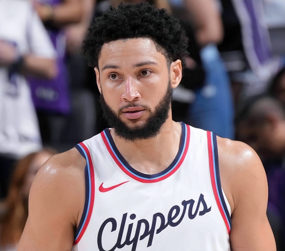 西蒙斯沦落, 西蒙斯菜鸟