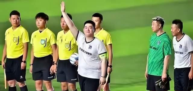 身子骨硬朗, 衣很时髦 身子骨硬朗, 衣很时髦