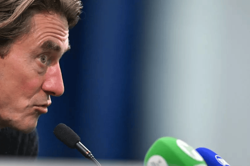 表现, 拉倒的事件